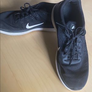 Nike Free Run Tennis Shoes